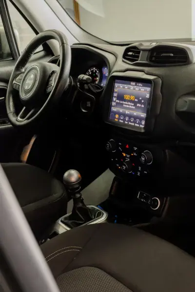 Jeep Renegade 2019 - 17900 EUR, 106000 km - AUTO.MOTO.pt - 106000km - foto 5 de 19