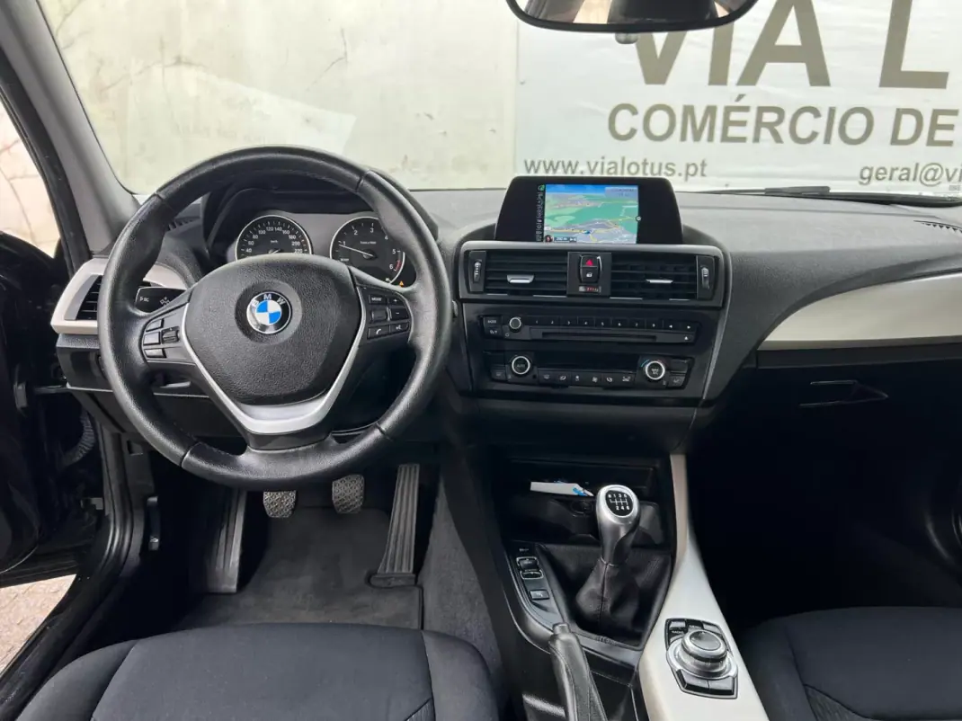BMW 118 2015 - 13500 EUR, 175200 km - AUTO.MOTO.pt - 175200km - foto 8 de 12