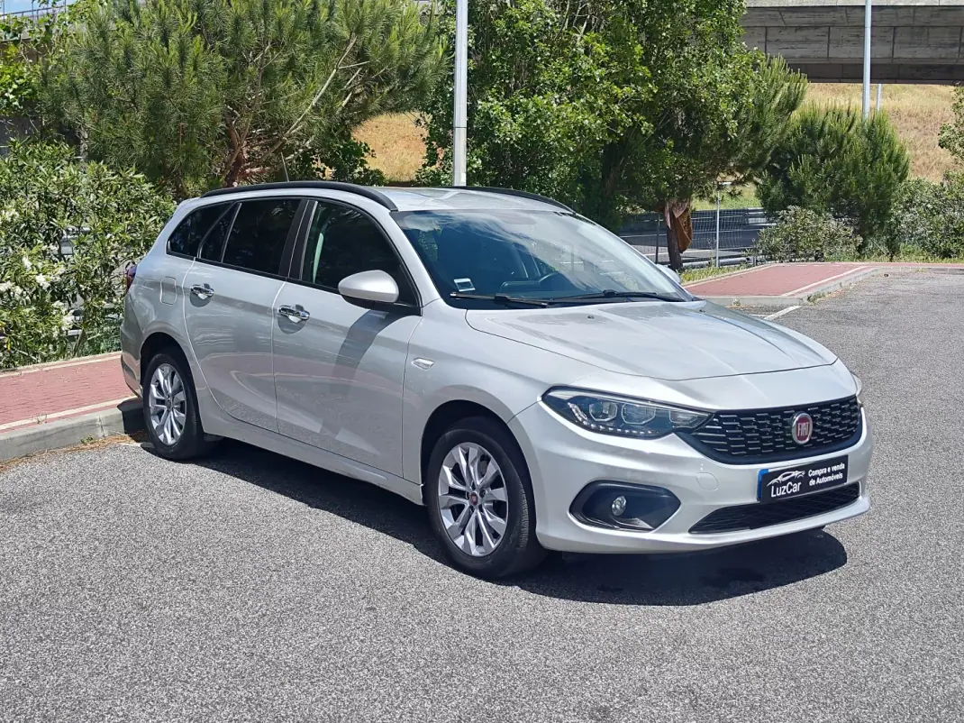 Fiat Tipo Station Wagon 2019 - 10780 EUR, 103800 km - AUTO.MOTO.pt - 103800km - foto 4 de 38