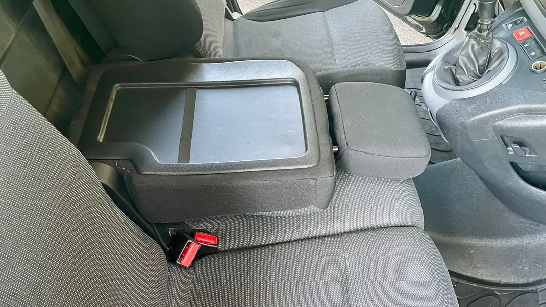 Citroën Berlingo 1.6 BlueHDi Feel 2018 - 12900 EUR, 107000 km - AUTO.MOTO.pt - 107000km - foto 8 de 12