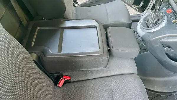 Citroën Berlingo 1.6 BlueHDi Feel 2018 - 9999 EUR, 107000 km - AUTO.MOTO.pt - 107000km - foto 8 de 12