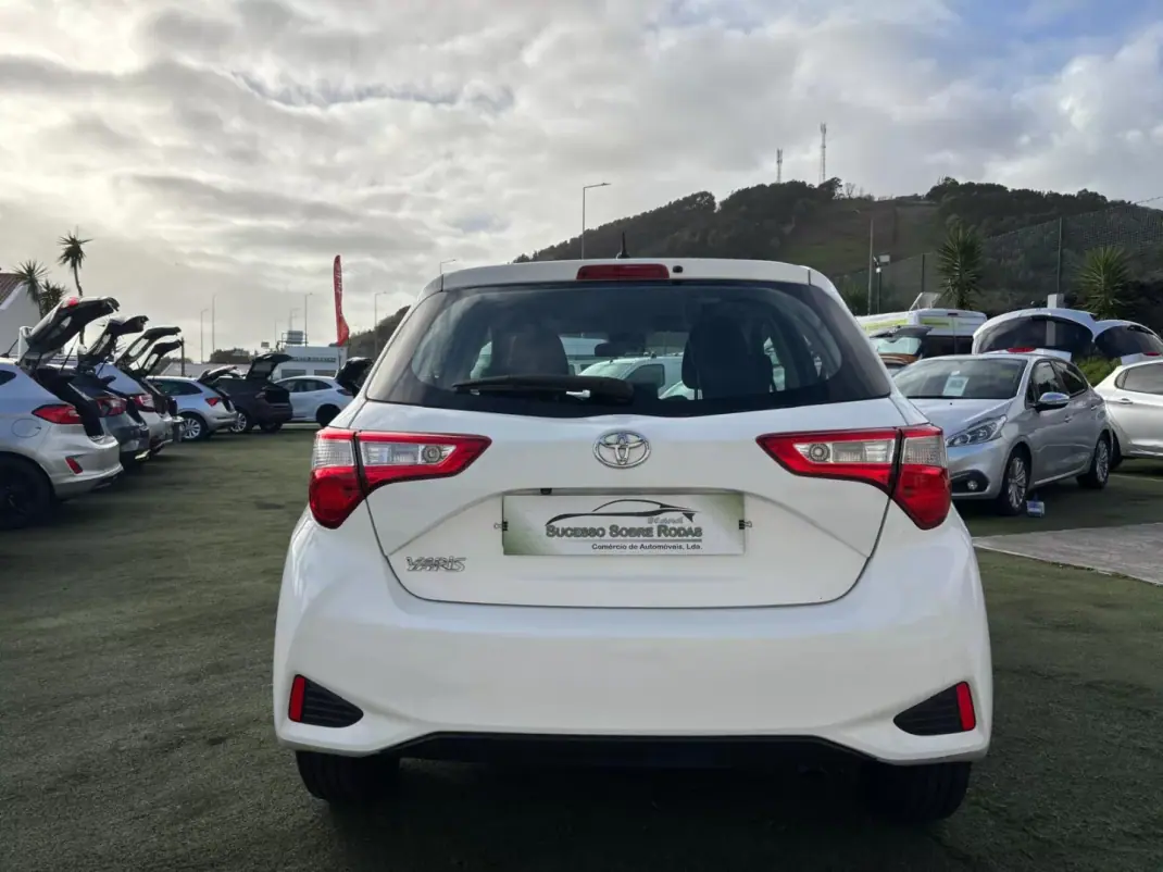 Toyota Yaris 2018 - 18490 EUR, 135785 km - AUTO.MOTO.pt - 135785km - foto 6 de 14