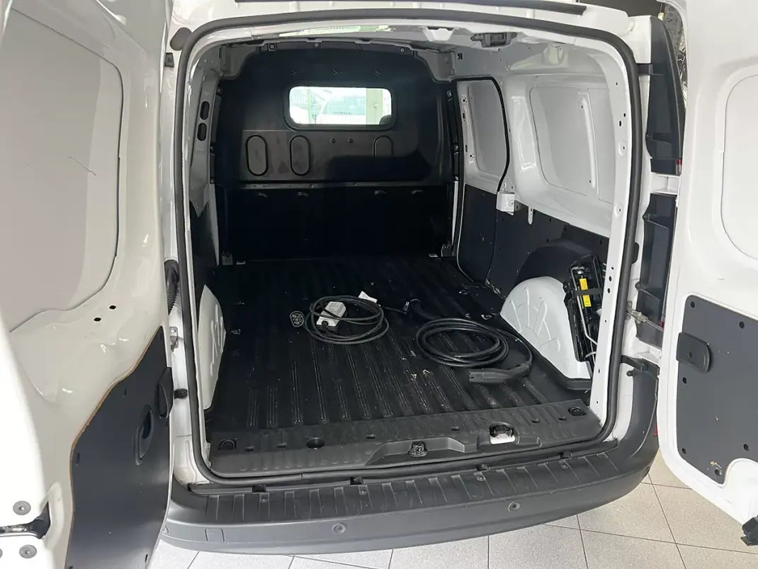 Renault KANGOO EXPRESS MAXI Z.E. 33 2021 - 15800 EUR, 22422 km - AUTO.MOTO.pt - 22422km - foto 20 de 21