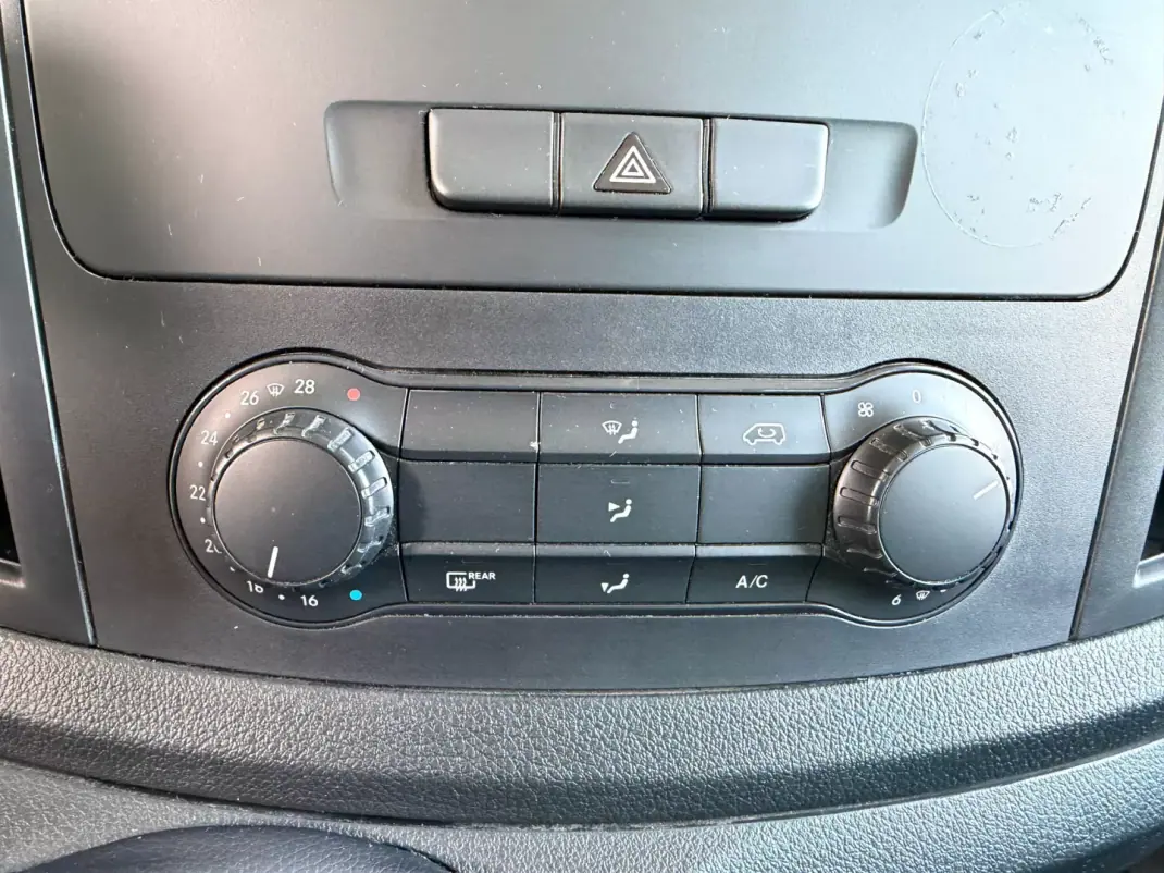 Mercedes-Benz Vito Tourer 2017 - 25000 EUR, 176000 km - AUTO.MOTO.pt - 176000km - foto 11 de 12