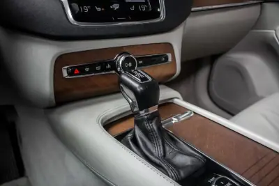 Volvo XC 90 2016 - 24990 EUR, 206775 km - AUTO.MOTO.pt - 206775km - foto 22 de 50