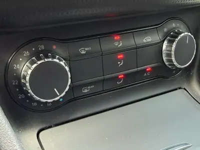 Mercedes-Benz A 180 2013 - 9900 EUR, 234885 km - AUTO.MOTO.pt - 234885km - foto 2 de 12