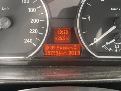 BMW 118 2010 - 9990 EUR, 257544 km - AUTO.MOTO.pt - 257544km - foto 9 de 22