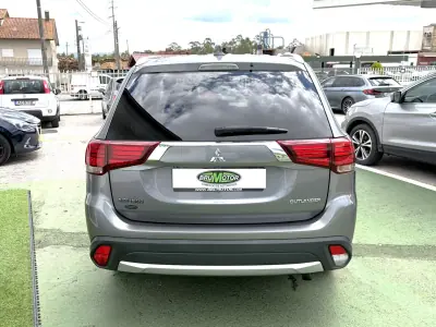 Mitsubishi Outlander 2018 - 17900 EUR, 129355 km - AUTO.MOTO.pt - 129355km - foto 4 de 24