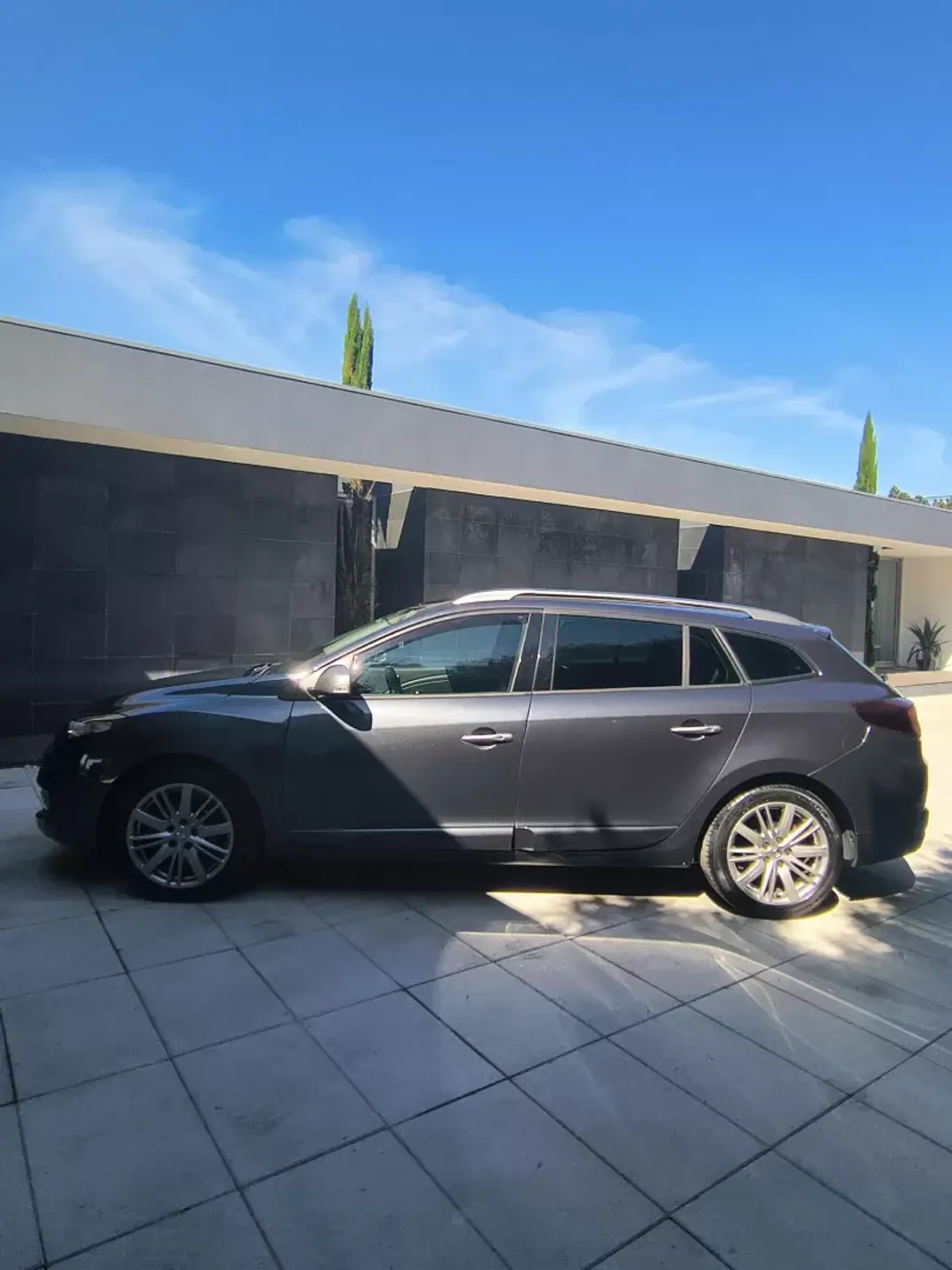 Renault Mégane 2012 - 8500 EUR, 240000 km - AUTO.MOTO.pt - 240000km - foto 7 de 26