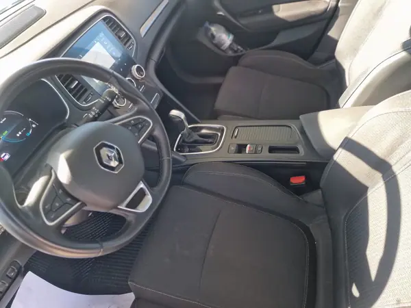 Renault Mégane E-Tech 2021 - 12900 EUR, 137000 km - AUTO.MOTO.pt - 137000km - foto 5 de 7