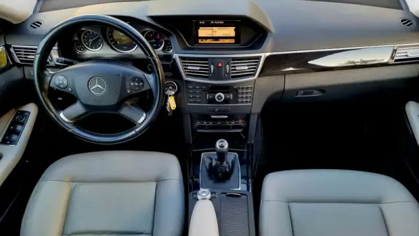 Mercedes-Benz E 220 2010 - 17450 EUR, 226000 km - AUTO.MOTO.pt - 226000km - foto 12 de 24