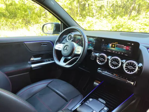 Mercedes-Benz EQA 2021 - 27300 EUR, 126650 km - AUTO.MOTO.pt - 126650km - foto 16 de 20