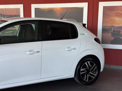 Peugeot 208 2023 - 17990 EUR, 55626 km - AUTO.MOTO.pt - 55626km - foto 3 de 21