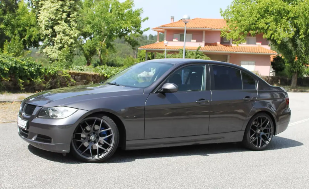 BMW 320 2008 - 8990 EUR, 338000 km - AUTO.MOTO.pt - 338000km - foto 11 de 35