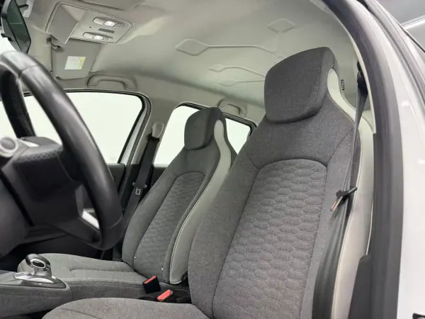 Renault Zoe 2020 - 13999 EUR, 114000 km - AUTO.MOTO.pt - 114000km - foto 17 de 21