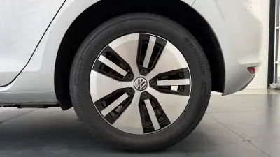 Volkswagen e-Golf 2019 - 16490 EUR, 74201 km - 74201km - foto 12 de 27