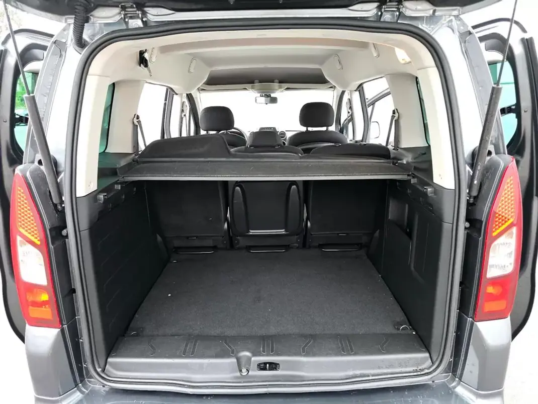 Peugeot Partner 2017 - 12490 EUR, 129000 km - AUTO.MOTO.pt - 129000km - foto 27 de 27