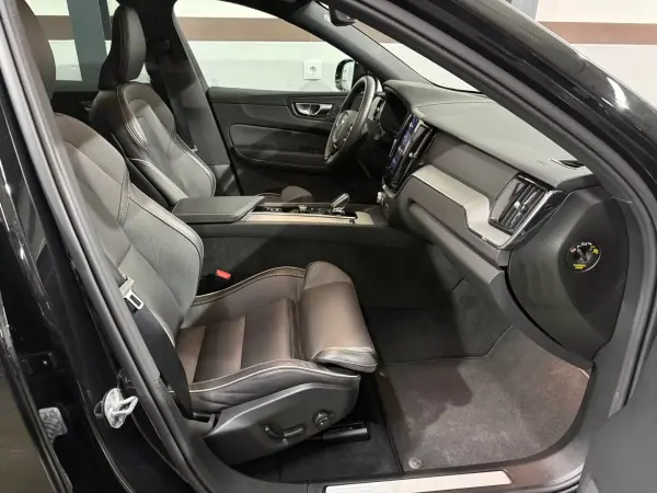Volvo XC 60 2024 - 56900 EUR, 11000 km - AUTO.MOTO.pt - 11000km - foto 27 de 40