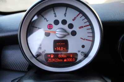 MINI Cooper 2010 - 8350 EUR, 246500 km - 246500km - foto 10 de 22