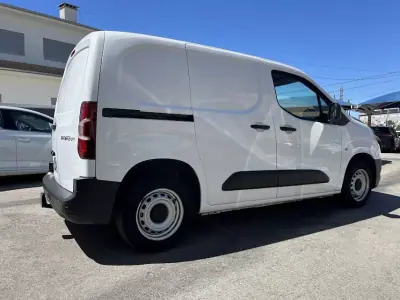 Toyota PROACE CITY 1.5D 100cv EXCLUIVE 2020 - 16450 EUR, 62000 km - AUTO.MOTO.pt - 62000km - foto 32 de 35