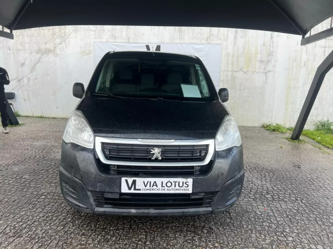 Peugeot Partner 2016 - 8500 EUR, 221000 km - AUTO.MOTO.pt - 221000km - foto 4 de 7
