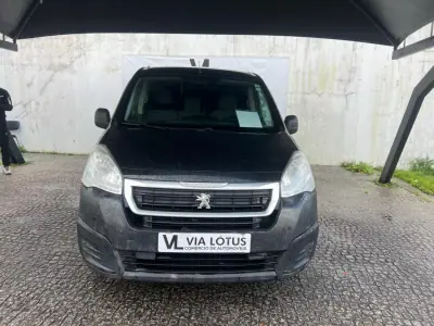 Peugeot Partner 2016 - 8500 EUR, 221000 km - AUTO.MOTO.pt - 221000km - foto 4 de 7