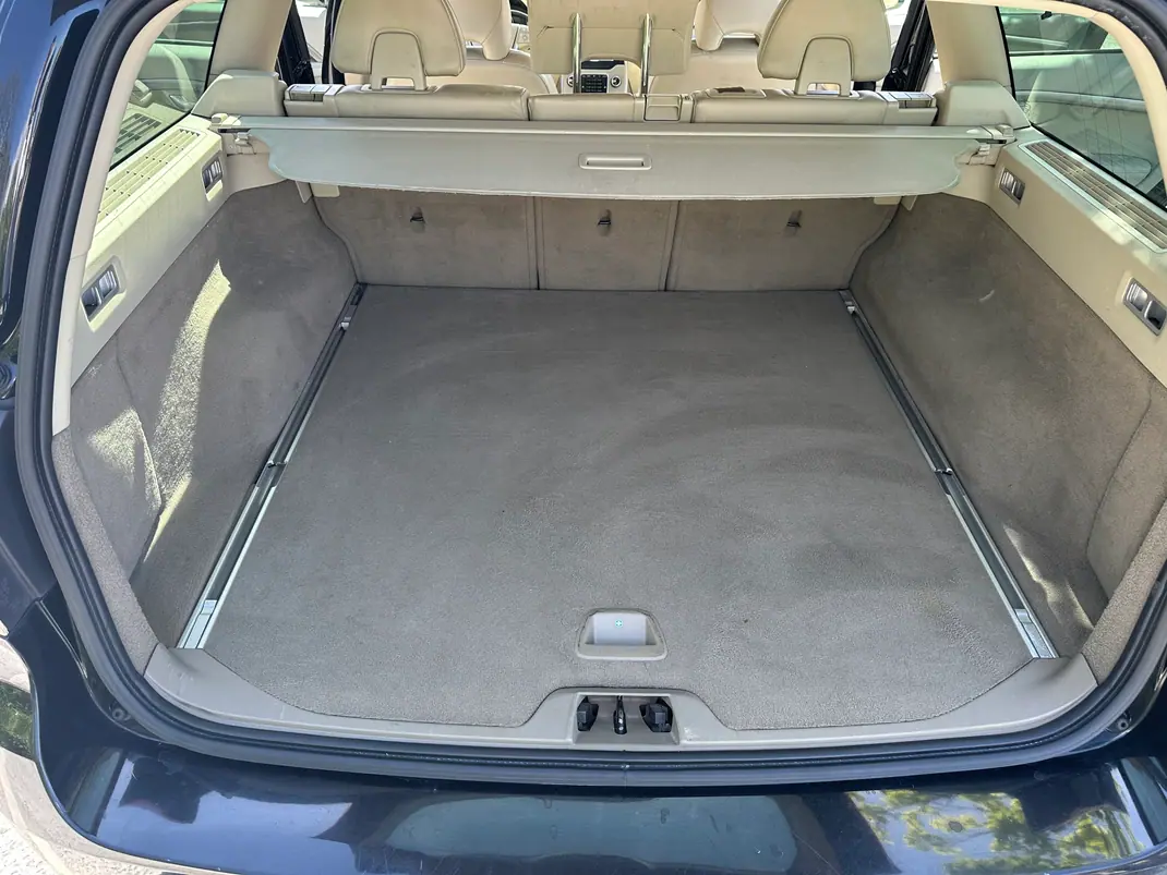 Volvo V60 2013 - 6890 EUR, 240000 km - AUTO.MOTO.pt - 240000km - foto 12 de 19
