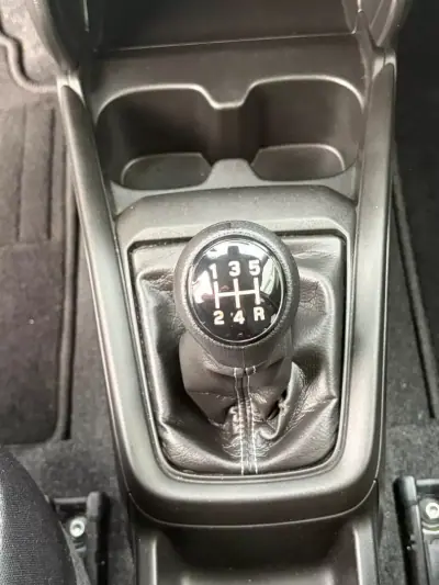 Suzuki Swift 2025 - 18900 EUR, 7000 km - AUTO.MOTO.pt - 7000km - foto 15 de 15