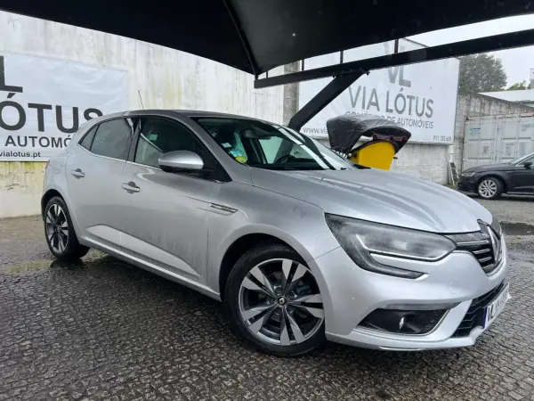 Renault Mégane 2018 - 14500 EUR, 170000 km - AUTO.MOTO.pt - 170000km - foto 3 de 12