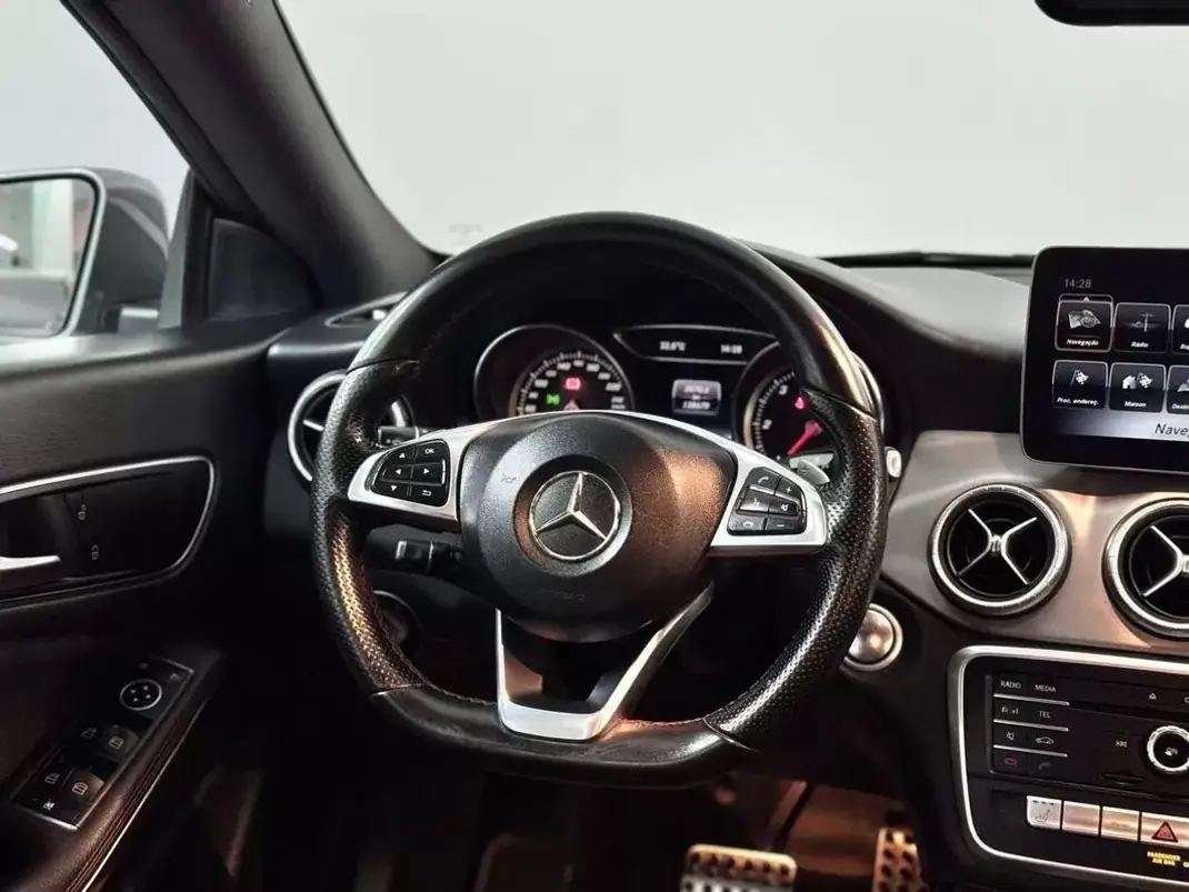 Mercedes-Benz CLA 180 2018 - 19950 EUR, 138000 km - AUTO.MOTO.pt - 138000km - foto 24 de 60