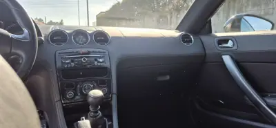 Peugeot RCZ 2014 - 15750 EUR, 213000 km - AUTO.MOTO.pt - 213000km - foto 18 de 31