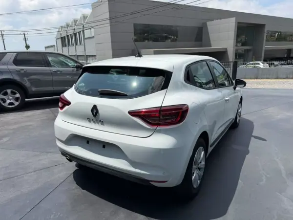 Renault Clio 2019 - 12300 EUR, 144000 km - AUTO.MOTO.pt - 144000km - foto 4 de 11