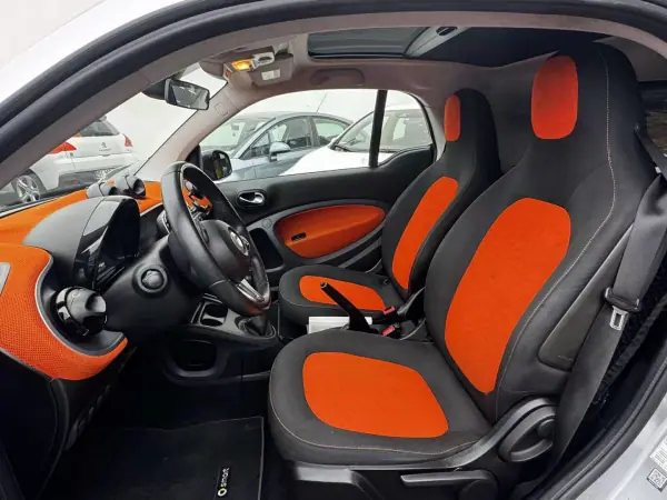 Smart Fortwo Cabrio 2016 - 9500 EUR, 121000 km - AUTO.MOTO.pt - 121000km - foto 11 de 15
