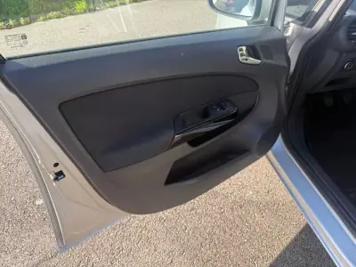 Opel Corsa 2010 - 5100 EUR, 183000 km - AUTO.MOTO.pt - 183000km - foto 8 de 23