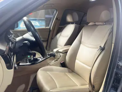 BMW 318 2010 - 10999 EUR, 181000 km - AUTO.MOTO.pt - 181000km - foto 32 de 46