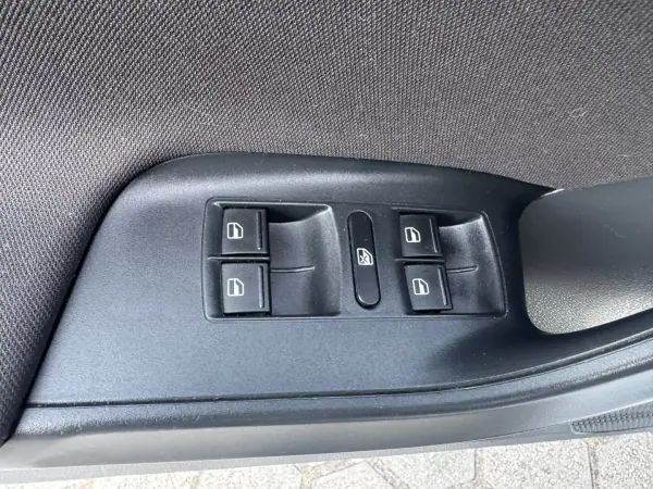SEAT Ibiza 2014 - 11500 EUR, 93000 km - AUTO.MOTO.pt - 93000km - foto 39 de 41