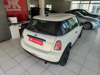MINI One 2011 - 8250 EUR, 180000 km - AUTO.MOTO.pt - 180000km - foto 12 de 34