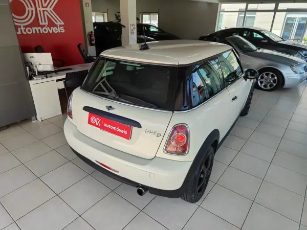 MINI One 2011 - 8250 EUR, 180000 km - AUTO.MOTO.pt - 180000km - foto 12 de 34