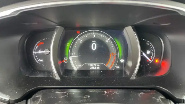 Renault Talisman Sport Tourer 2017 - 13999 EUR, 114021 km - AUTO.MOTO.pt - 114021km - foto 11 de 12