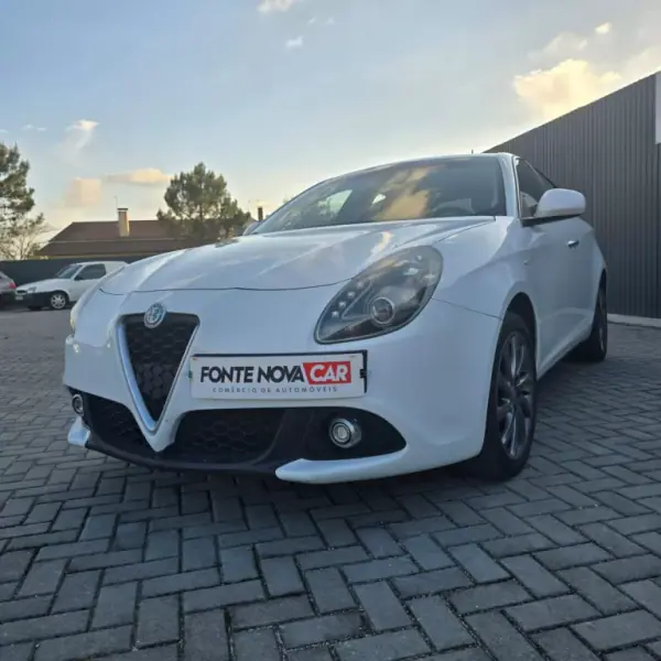 Alfa Romeo Giulietta 2016 - 10950 EUR, 172955 km - AUTO.MOTO.pt - 172955km - foto 14 de 32