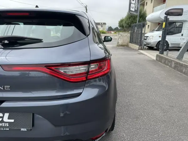 Renault Mégane 2016 - 13990 EUR, 178000 km - AUTO.MOTO.pt - 178000km - foto 10 de 32