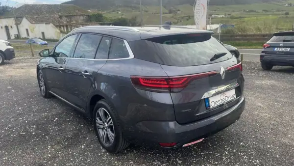 Renault Mégane Sport Tourer 2021 - 15900 EUR, 140000 km - AUTO.MOTO.pt - 140000km - foto 6 de 21