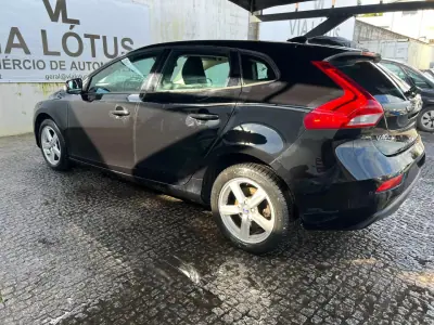 Volvo V40 2016 - 12900 EUR, 178000 km - AUTO.MOTO.pt - 178000km - foto 6 de 8