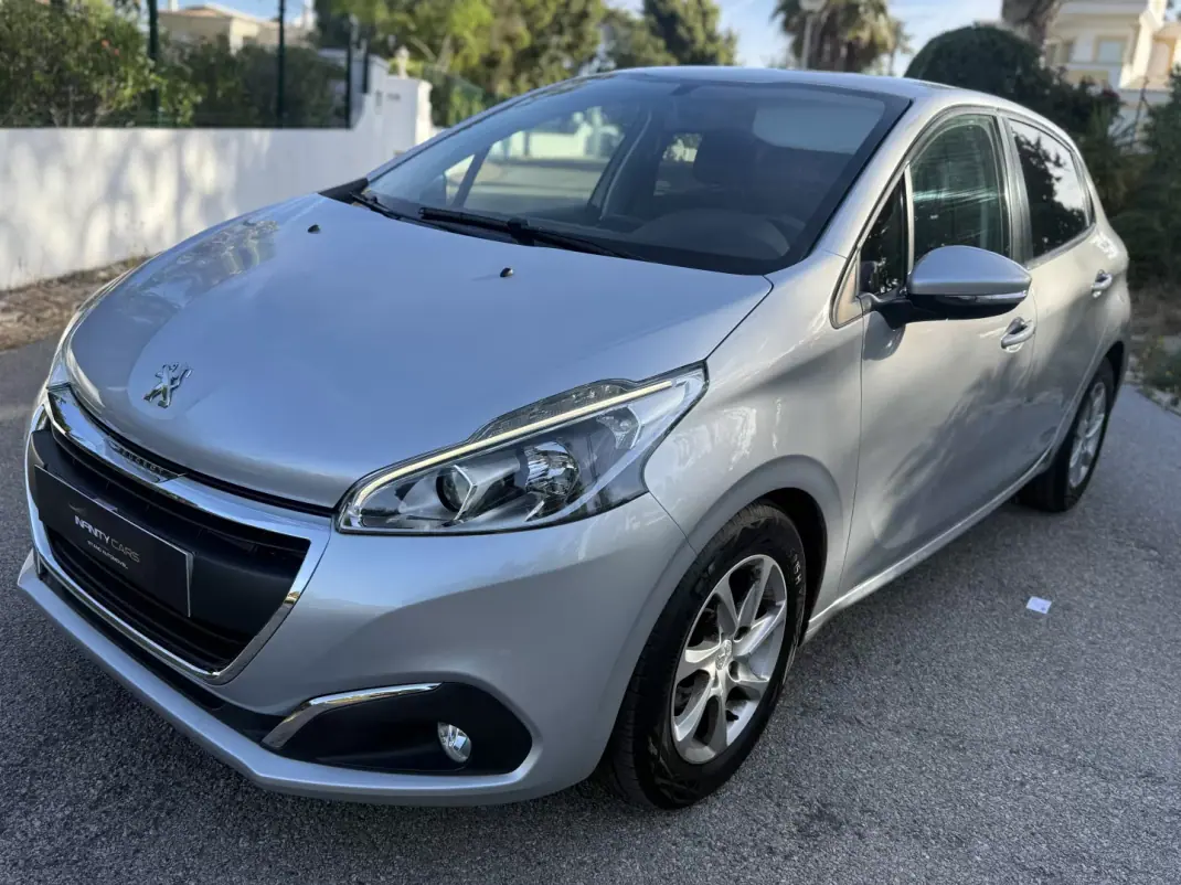 Peugeot 208 2016 - 8999 EUR, 44000 km - AUTO.MOTO.pt - 44000km - foto 1 de 18
