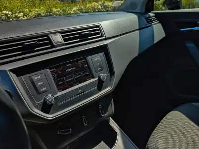 SEAT Ibiza 2018 - 11990 EUR, 150000 km - AUTO.MOTO.pt - 150000km - foto 29 de 30