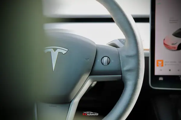 Tesla Model 3 2021 - 32400 EUR, 70000 km - AUTO.MOTO.pt - 70000km - foto 24 de 39