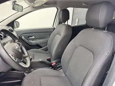 Dacia Duster 2019 - 14500 EUR, 114000 km - AUTO.MOTO.pt - 114000km - foto 16 de 17