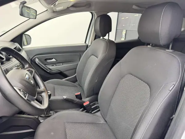 Dacia Duster 2019 - 14500 EUR, 114000 km - AUTO.MOTO.pt - 114000km - foto 16 de 17
