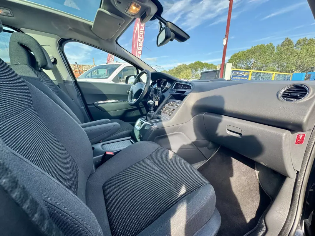 Peugeot 5008 2016 - 13950 EUR, 108536 km - 108536km - foto 25 de 26