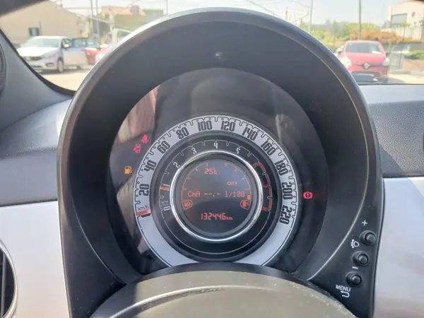 Fiat 500C 2021 - 11500 EUR, 132445 km - AUTO.MOTO.pt - 132445km - foto 10 de 15
